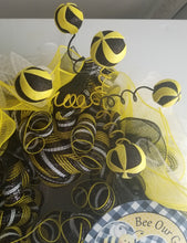 Load image into Gallery viewer, Large Bee Wreath

