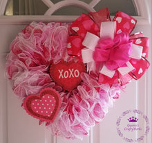 Load image into Gallery viewer, XOXO Heart Wreath
